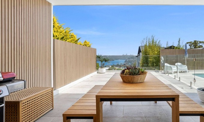 Clontarf House | Villa Clontarf, Minutes to Manly