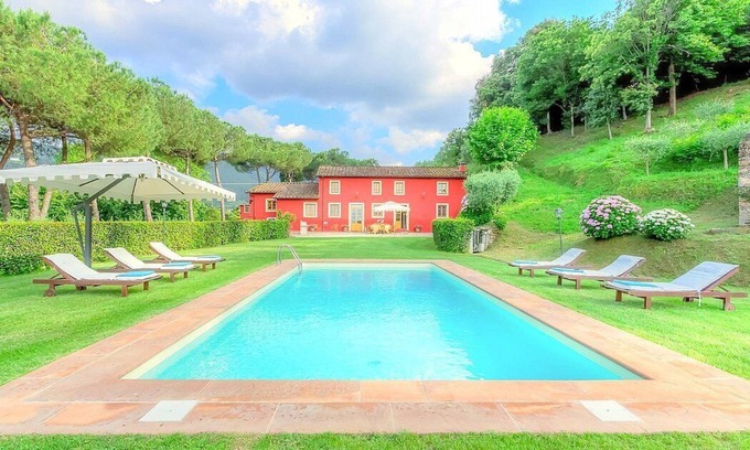 Badia Cantignano Villa | Villa Collevento: An elegant and welcoming two-story villa situated in a quiet location, surrounded by a wonderful garden, with Free WI-FI.