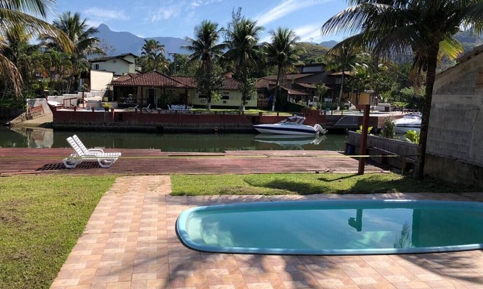 Bracui House | Villa com deck e piscina privativa, vigilância 24 horas no condomínio Bracui