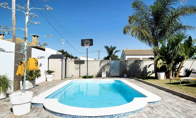 Conil de la Frontera City Center Ski Chalet | Villa con piscina privada, terraza privada