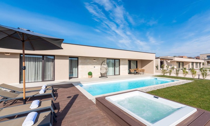 Labinci Villa | Villa Daleo by Villas Guide