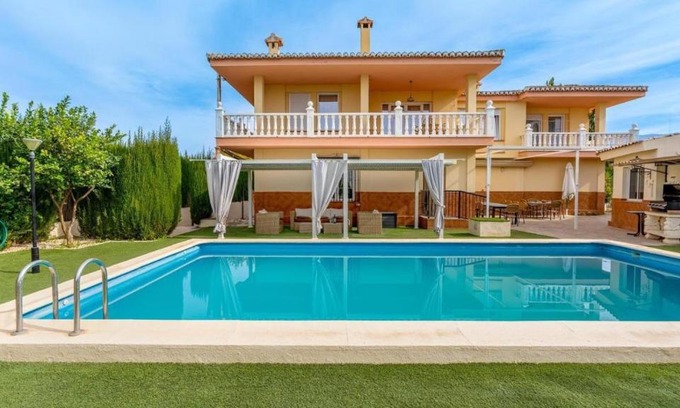 Gojar House | Villa de la Acacia