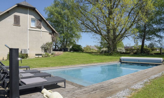 Lagarde Villa | Villa 'De La Douloustre' with Mountain View, Wi-Fi and Air Conditioning