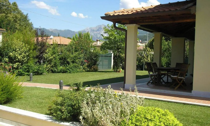 Pietrasanta Villa | Villa Dodi - villa with garden located between Pietrasanta & Versilia beaches
