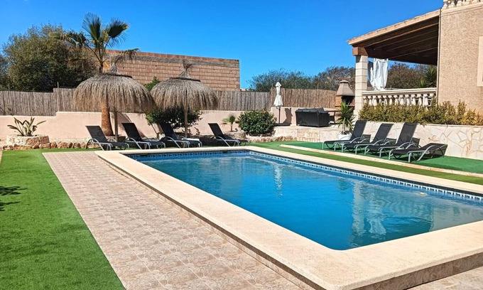 Calas de Mallorca Ski Chalet | Villa Domingos, a comfortable holiday house with a private pool and BBQ in Cales de Mallorca