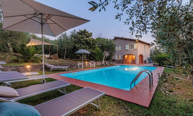 Lucca Villa | Villa Dondolino, a Stylish Farmhouse with Private Pool close to Lucca and the Beach
