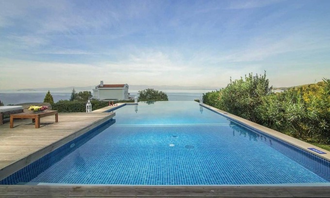 Paliouri House | Villa Ekavi by Fantasia Villas