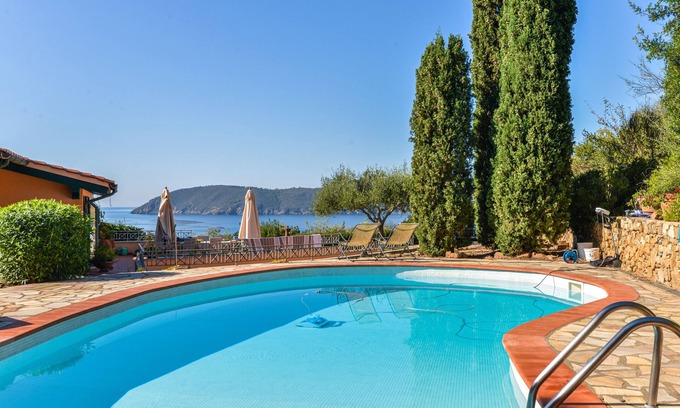 Capoliveri Villa | Villa 'Elba Offsite' with Sea View, Wi-Fi and Air Conditioning