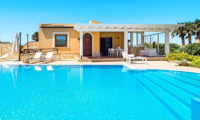 Custonaci Villa | Villa Erice - Three Bedroom Villa, Sleeps 6