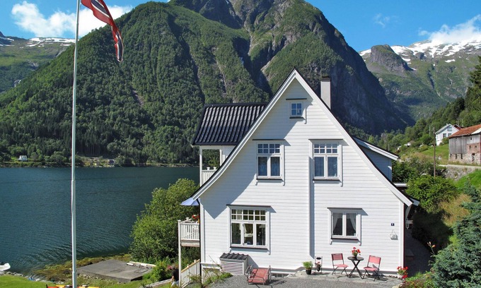 Balestrand House | Villa Esefjord by Interhome