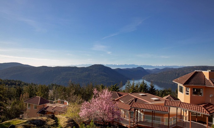 Malahat Resort | Villa Eyrie Resort