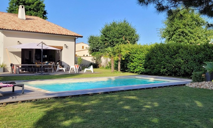 Saint-Jean-d'Illac Villa | Villa Familiale Avec Piscine Entre Bordeaux et Bassin D'arcachon