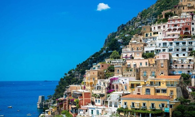 Positano City Centre House | Villa Faustina D: A splendid and luminous apartment overlooking the sea and the main beach of Positano.