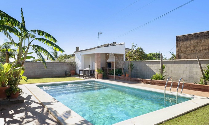 Conil de la Frontera Villa | Villa 'Fernando' with Private Pool, Private Terrace and Wi-Fi