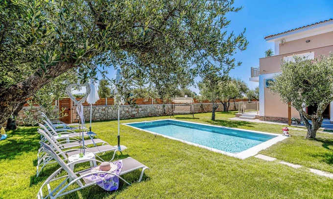 Gaitanion Villa | Villa Florido - Tranquil location