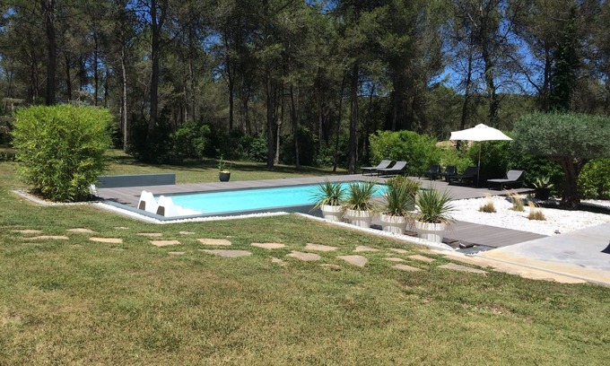 Saint-Clement-de-Riviere Villa | Villa with pool in the heart of the pine forest