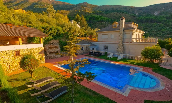 Los Villares Cottage | Villa Fuji private pool nature and relaxation.