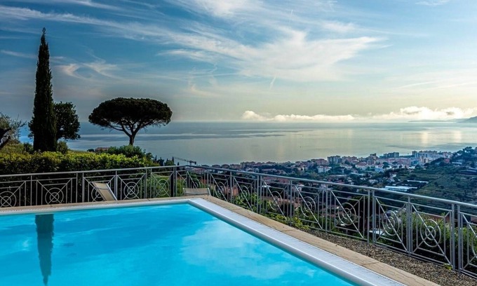 Bordighera Villa | Villa Gaia - private pool with solarium & barbecue