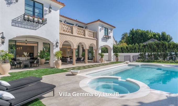 The Flats Villa | Villa Gemma by LuxJB ๐ New Beverly Hills Flats Mansion ๐ Steps from Rodeo Drive
