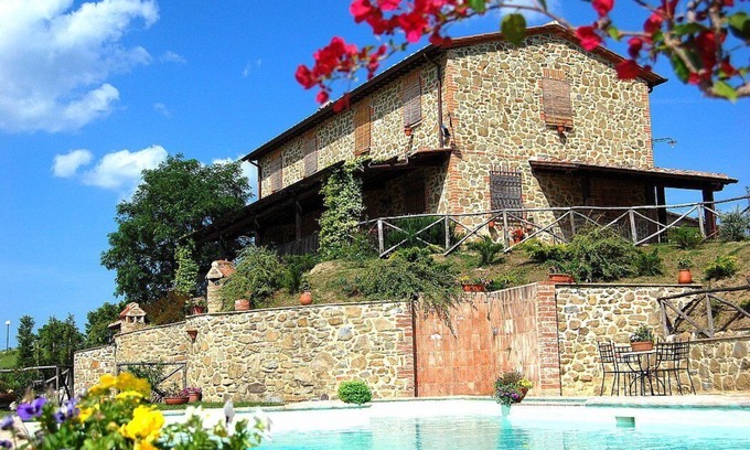 Paciano Villa | Villa Gervasa: A characteristic and welcoming three-story villa situated in a quiet location, a few minutes from the town center, with Free WI-FI.