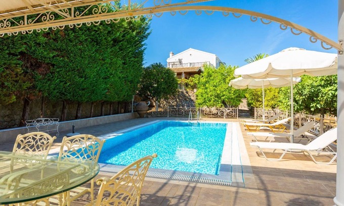 Dafnata Villa | Villa Golden Tiara Large Private Pool, A/C, WiFi
