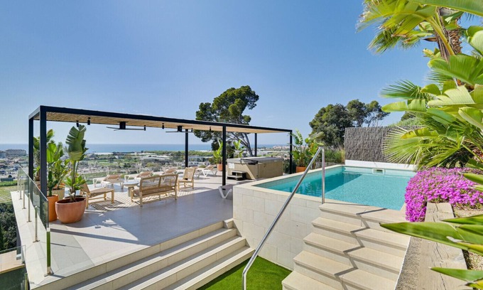 Santa Susanna Villa | Villa Horizon