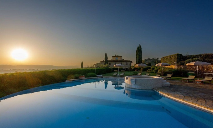 San Pietro in Bossolo Villa | Villa in Tavarnelle Val Di Pesa with 10 bedrooms sleeps 20