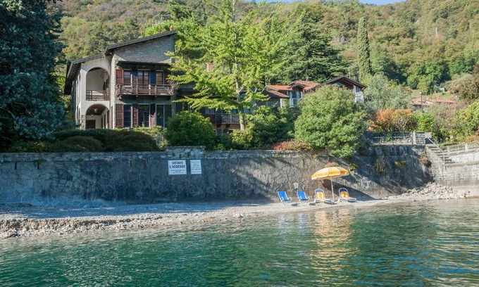 Oliveto Lario Villa | Villa Il Cigno lakeside