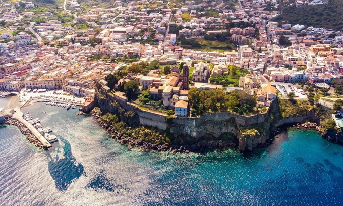 Lipari Historic Centre Villa | Villa in Lipari with 3 bedrooms sleeps 4