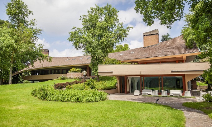 Sedriano Villa | Villa In Milan with Pool Near Fiera Milano Rho