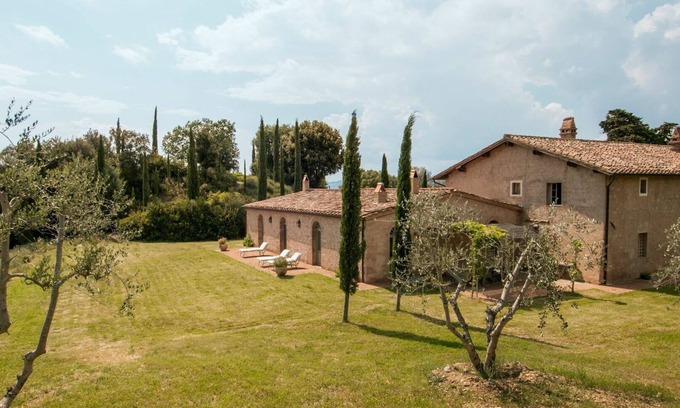 Camigliano Villa | Villa in Montalcino with 6 bedrooms sleeps 12