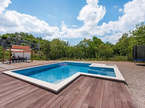 Neoric Villa | Villa in Neoric with Pool and Bubble Bath