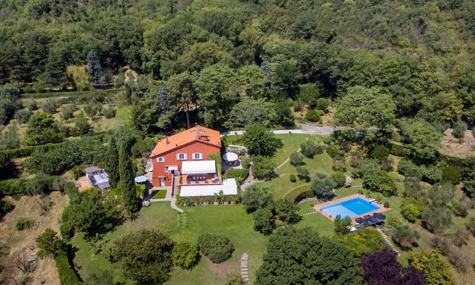 Rignano sull'Arno Villa | Villa in Picille with 3 bedrooms sleeps 6
