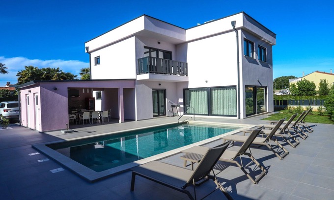 Mali Maj Villa | Villa Jacky in Poreč for 8 people with private pool just 900 meters from sea