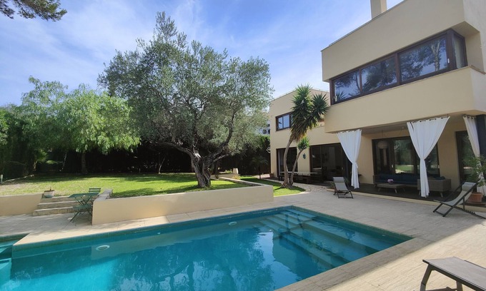 Gelves Villa | Villa Jardines Pool-10 Minutes Seville Center-Free Wifi-Air Conditioning