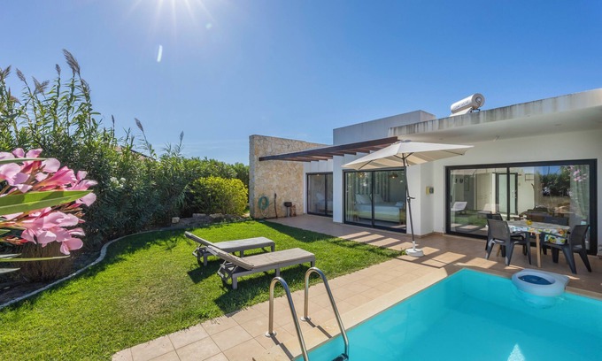 Sagres House | Villa Jump Jibe with private pool and garden in Sagres