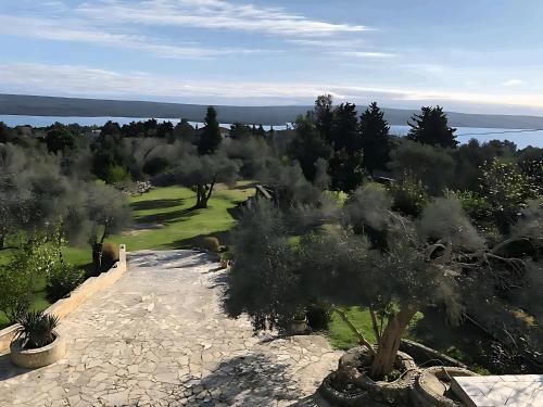 Nerezine House | Villa Karolina Großes Ferienhaus Meerblick 2000qm Garten Familien Gruppen Insel Lošinj