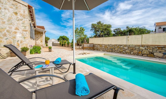 Vlachopoulatika House | Villa Labovitsa: A/C, sunny terraces, Wi-Fi, sleeps 4