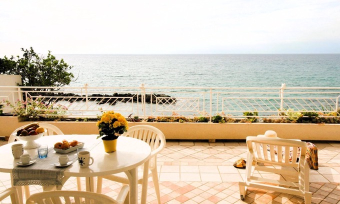 Pizzo Apartment | Villa Laura is directly by the sea with direct and private access to the beach