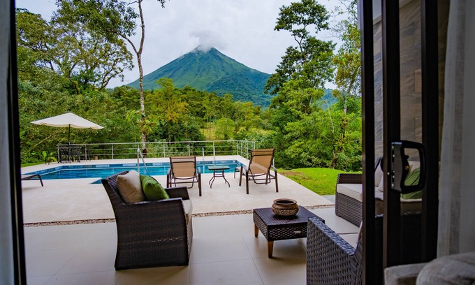 La Fortuna House | Villa Laurel: Located on a livestock farm on the foothills of Arenal Volcano