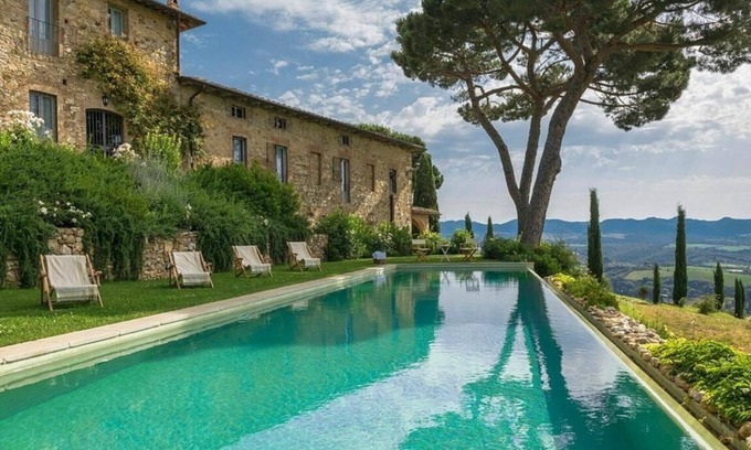Castelnuovo Berardenga Villa | Villa Le Cantine di Cerreto, a magnificent villa for rent in the Sienese countryside, with an in.