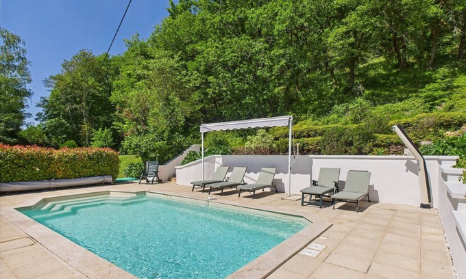 Thonac Ski Chalet | Villa “Le Roc” for 10, garden and swimming pool