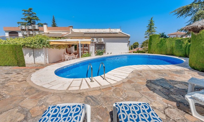 Barrio de la Vega Villa | Villa 'Leonor Con Piscina Privada' with Mountain View, Wi-Fi and Air Conditioning