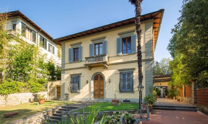 Oltrarno Apartment | Villa Lia - Apartment in Villa with private garden and Pool