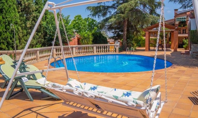 Barrio de la Vega Villa | Villa 'Los Arcos' with Mountain View, Wi-Fi and Air Conditioning