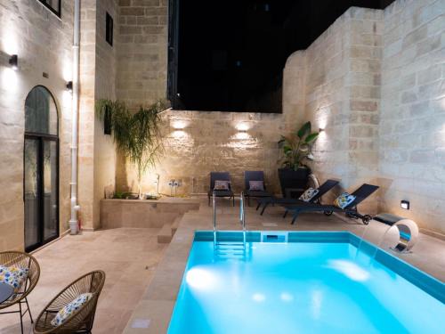 Tower Road Villa | Villa Luma With Heated Pool, Jacuzzi, Gym, Sauna and Cinema Room