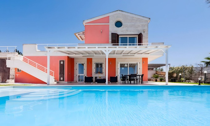 Scicli Villa | Villa 'Marigù Con Spa E Piscina' with Sea View, Wi-Fi and Air Conditioning