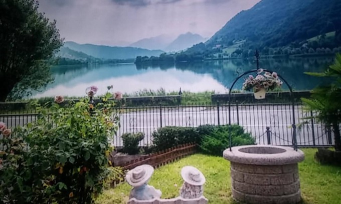 Ranzanico Villa | Villa Marilena: detached house with direct lake access