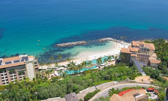 South Shore Hotel Area Villa | Villa Martha Garza Blanca with Chef & Full Staff