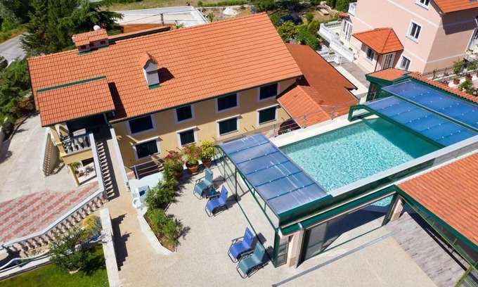 Sarsoni Villa | Villa Meri with private pool, 12 people, garden, free WiFi, covered terrace, BBQ
